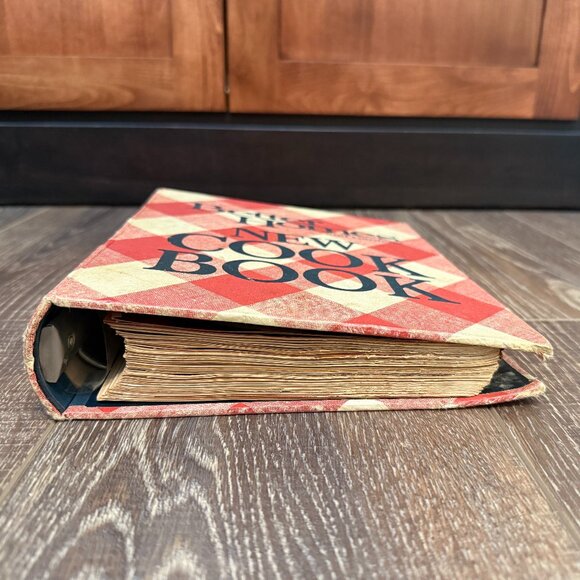 Better Homes and Gardens New Cook Book - 1968 - Picture 3 of 11